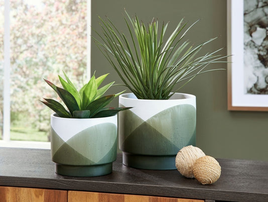 Ardenridge - Planter Set (Set of 2) - Green / White Planters by Signature Design by Ashley® - Walls Furniture & Mattress