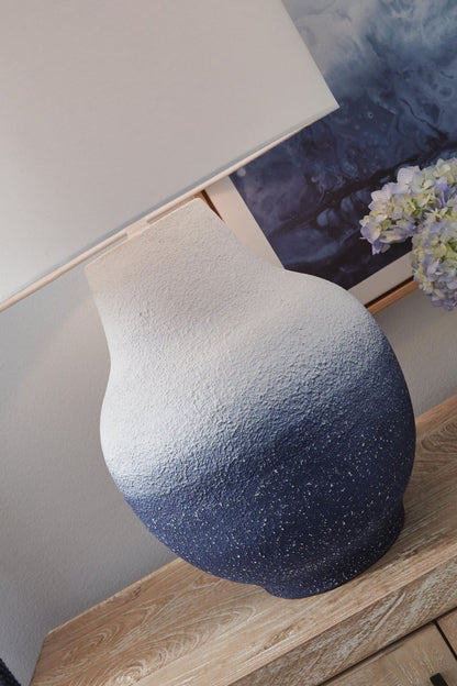 Dashland - Metal Table Lamp - White / Navy Table Lamps by Signature Design by Ashley® - Walls Furniture & Mattress