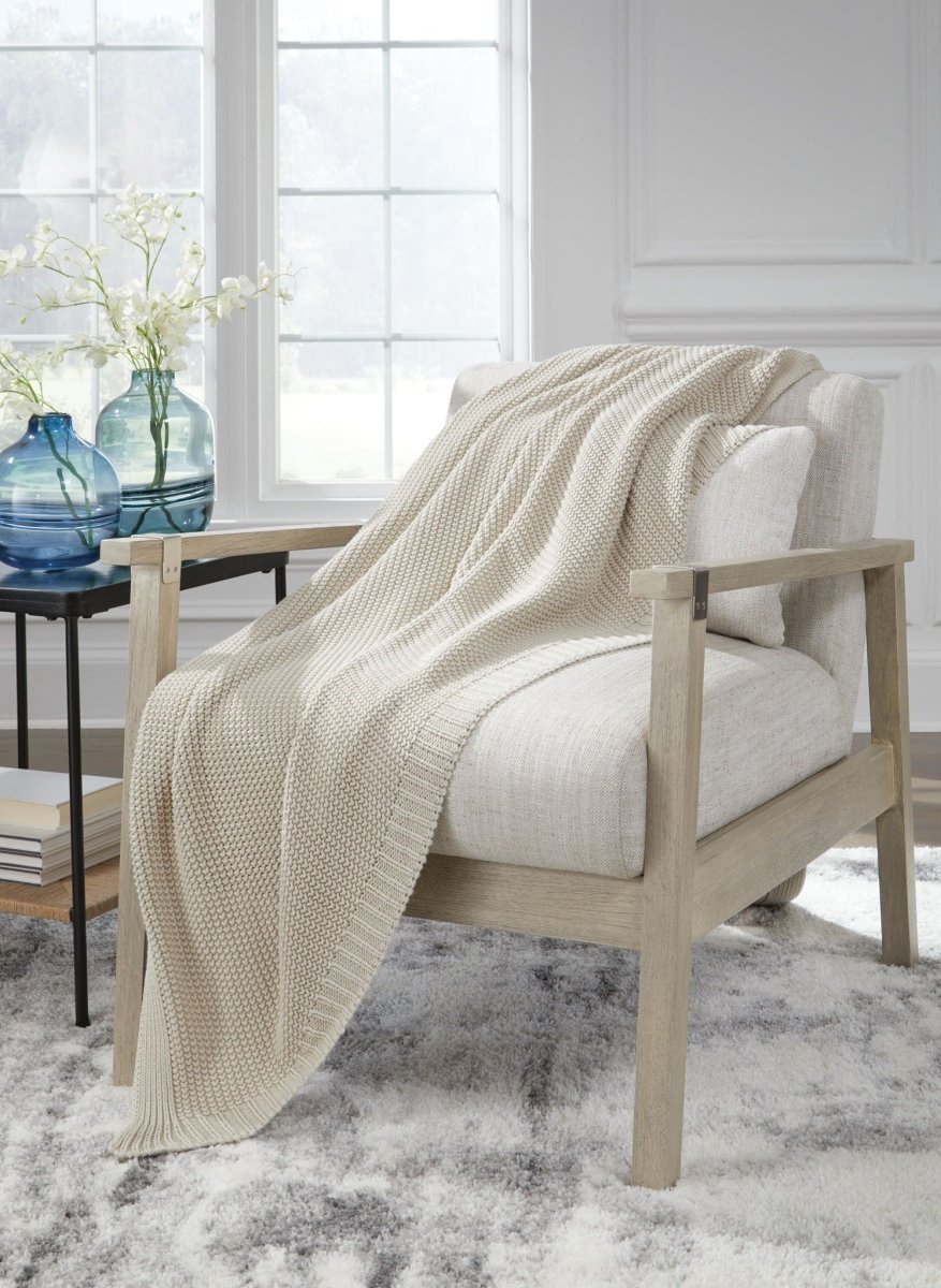 Gayelery - Throw Throws by Signature Design by Ashley® - Walls Furniture & Mattress